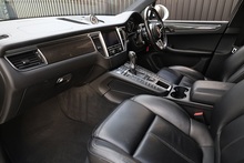 Porsche Macan Turbo 2 Former Keepers + Pano Roof + Air Suspension + Digital TV - Thumb 2