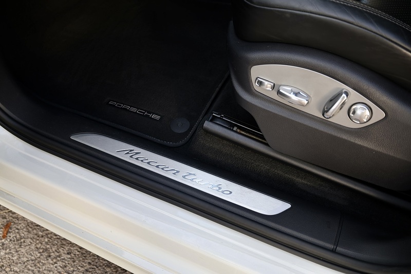 Porsche Macan Turbo 2 Former Keepers + Pano Roof + Air Suspension + Digital TV Image 46