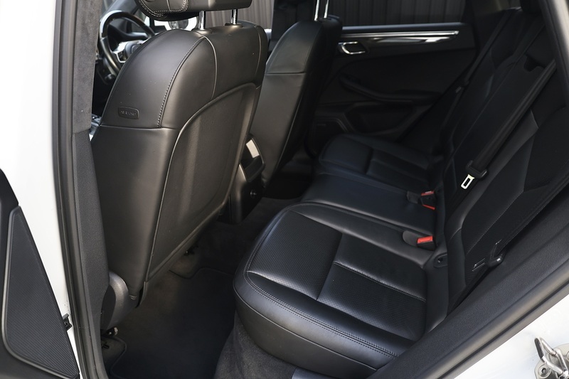 Porsche Macan Turbo 2 Former Keepers + Pano Roof + Air Suspension + Digital TV Image 49