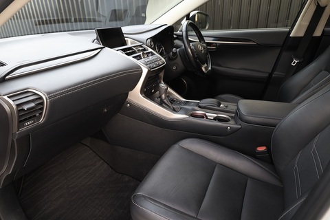 Full Lexus Main Dealer + Lexus Warranty + Pano Roof