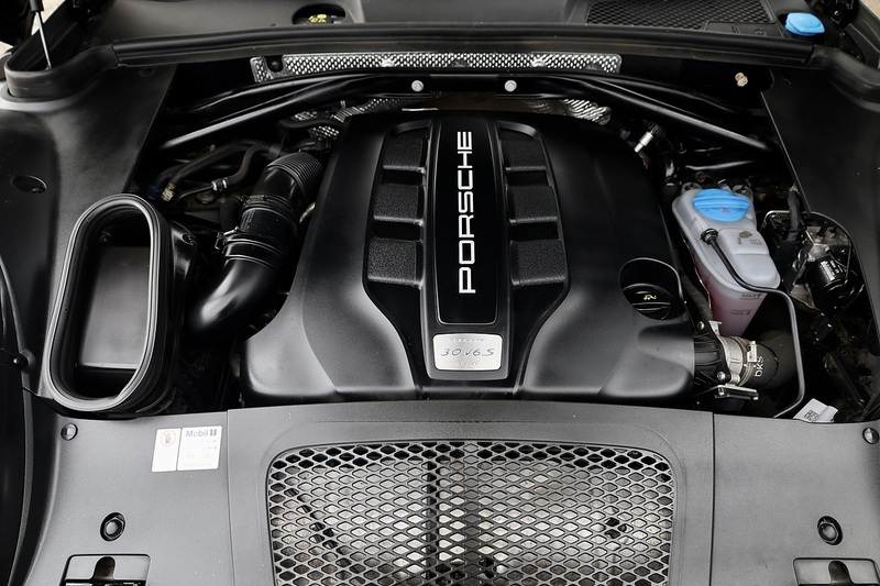 Porsche Macan S 1 Lady Owner + Full Service History + Rare Spec Image 12