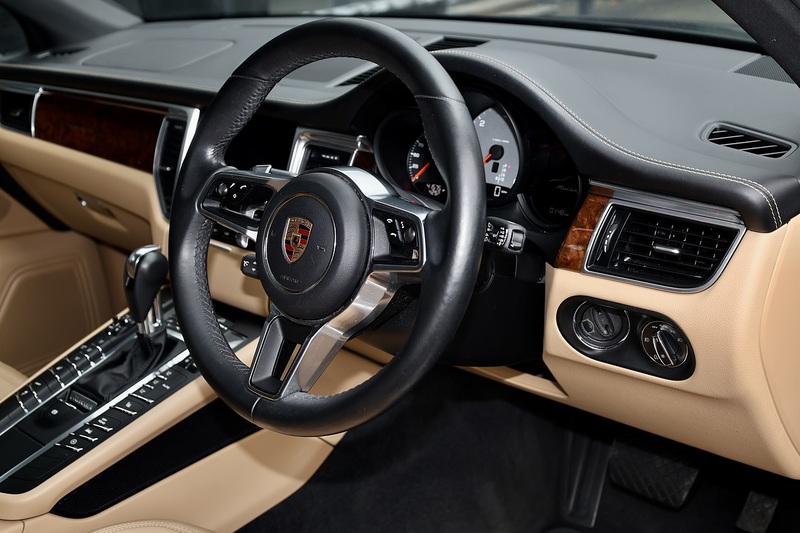 Porsche Macan S 1 Lady Owner + Full Service History + Rare Spec Image 14