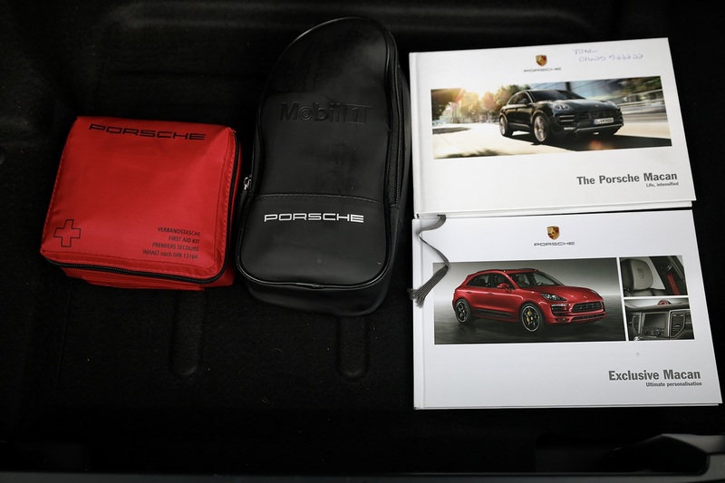 Porsche Macan S 1 Lady Owner + Full Service History + Rare Spec Image 19