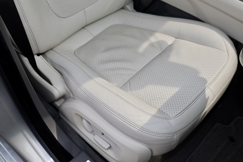 Jaguar XF Premium Luxury Full Service History + Exceptional Condition Image 34