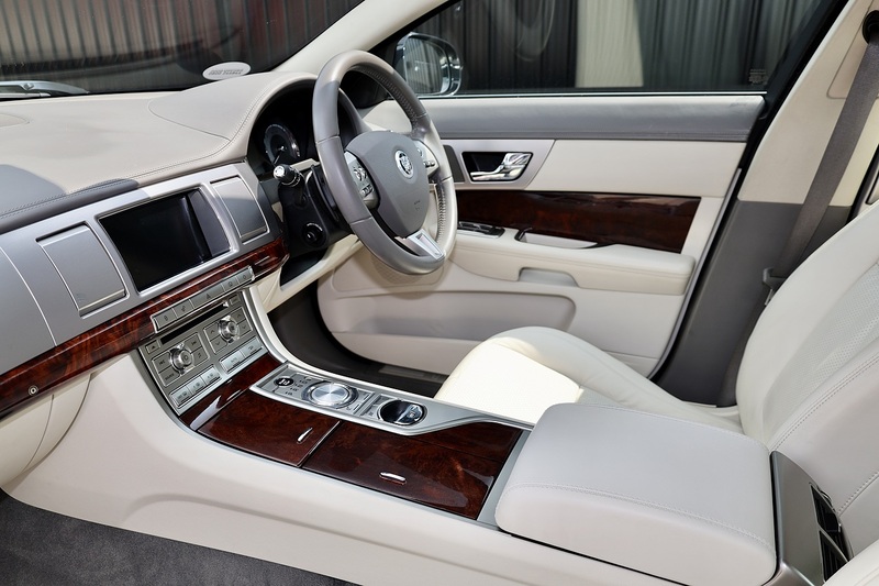 Jaguar XF Premium Luxury Full Service History + Exceptional Condition Image 5