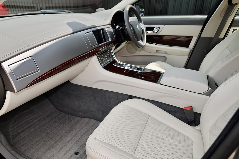 Jaguar XF Premium Luxury Full Service History + Exceptional Condition Image 2