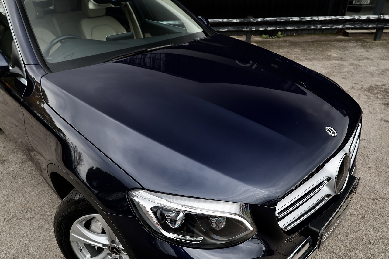 Mercedes-Benz GLC 250d Sport 1 Owner + 4Matic + Premium Plus Pack + Driving Assistance Pack - Large 13