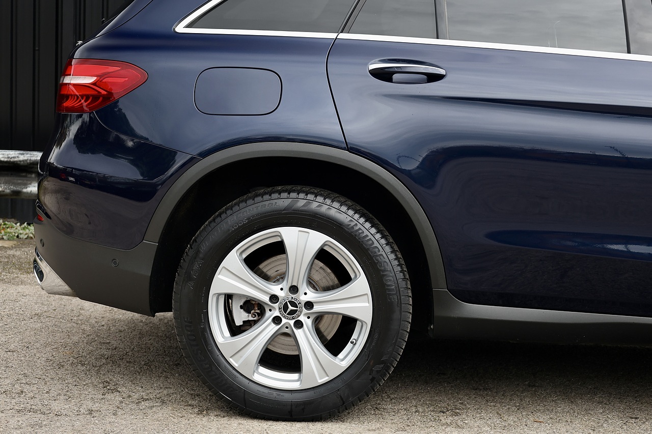 Mercedes-Benz GLC 250d Sport 1 Owner + 4Matic + Premium Plus Pack + Driving Assistance Pack - Large 16