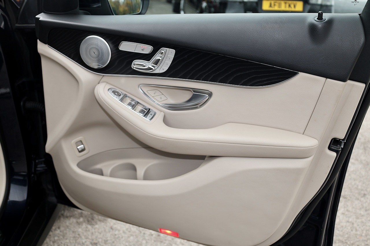 Mercedes-Benz GLC 250d Sport 1 Owner + 4Matic + Premium Plus Pack + Driving Assistance Pack - Large 25