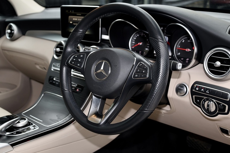 Mercedes-Benz GLC 250d Sport 1 Owner + 4Matic + Premium Plus Pack + Driving Assistance Pack Image 26