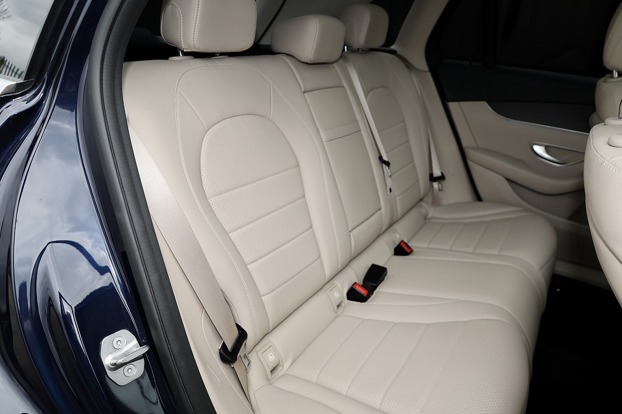 Mercedes-Benz GLC 250d Sport 1 Owner + 4Matic + Premium Plus Pack + Driving Assistance Pack - Large 29