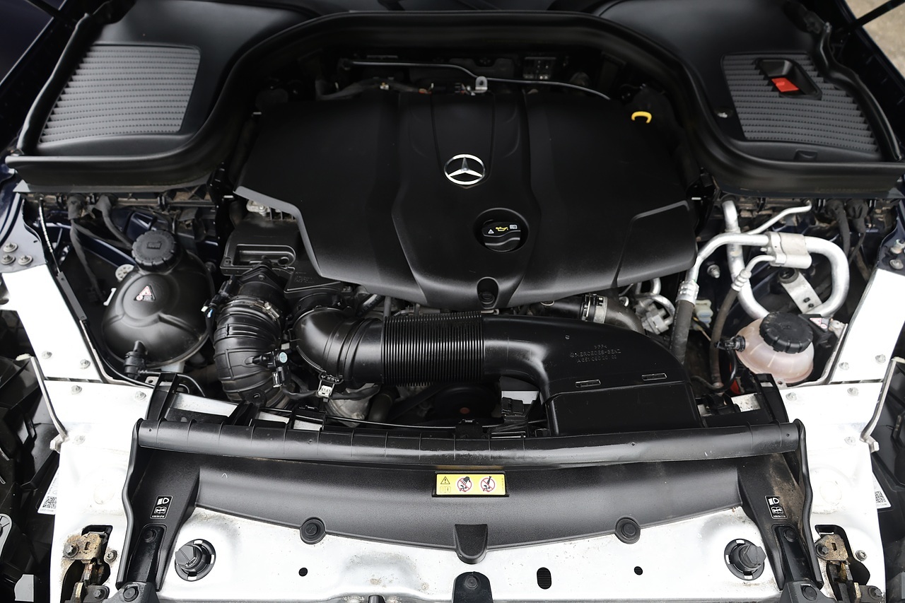 Mercedes-Benz GLC 250d Sport 1 Owner + 4Matic + Premium Plus Pack + Driving Assistance Pack - Large 30