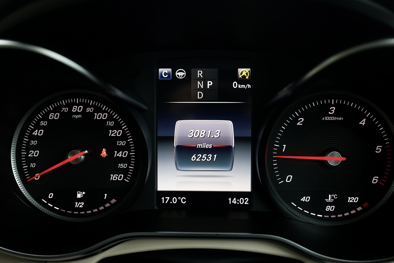 Mercedes-Benz GLC 250d Sport 1 Owner + 4Matic + Premium Plus Pack + Driving Assistance Pack - Large 34