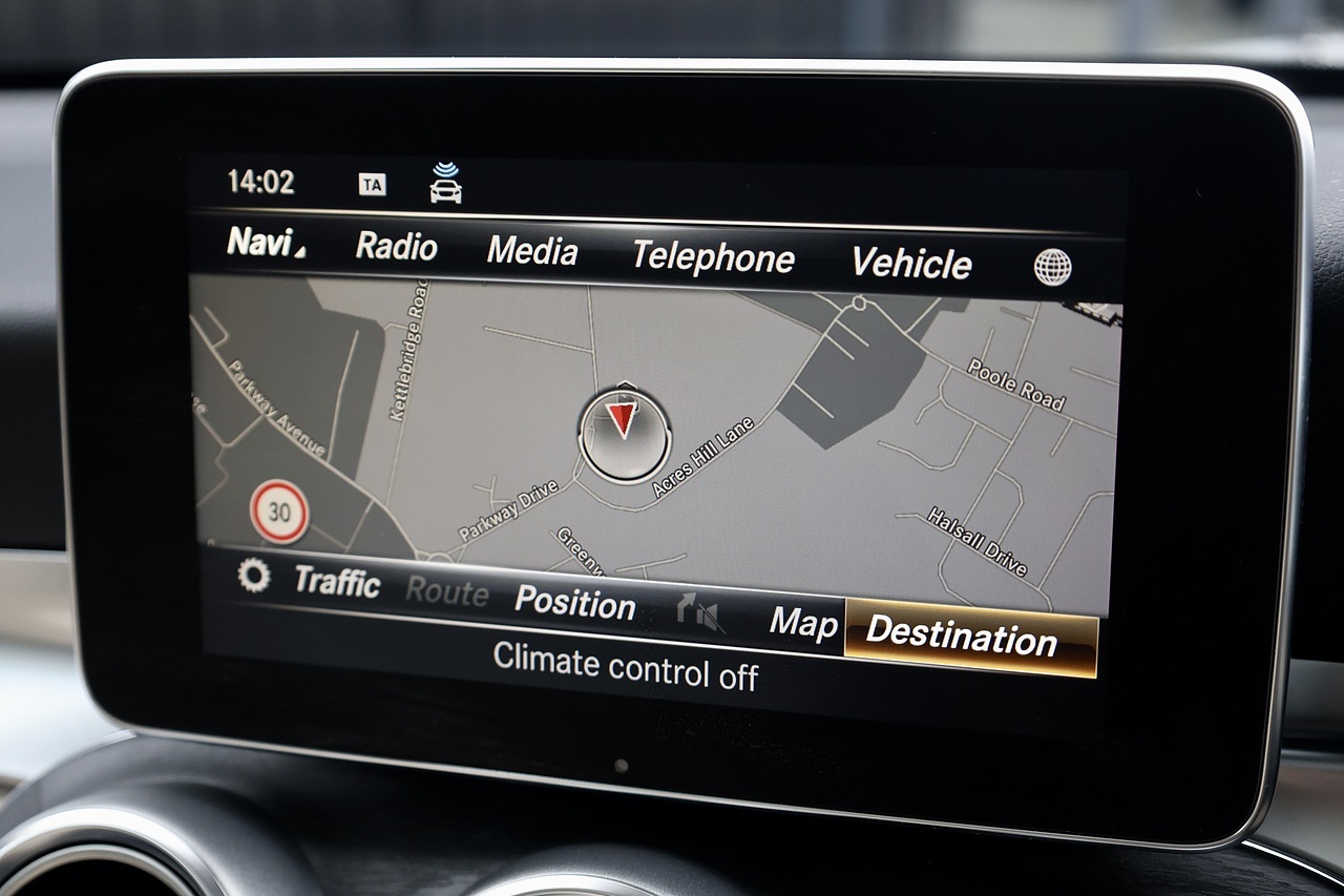 Mercedes-Benz GLC 250d Sport 1 Owner + 4Matic + Premium Plus Pack + Driving Assistance Pack - Large 36