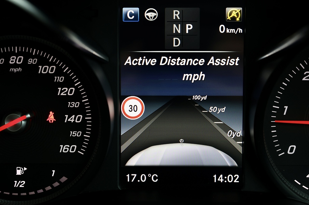 Mercedes-Benz GLC 250d Sport 1 Owner + 4Matic + Premium Plus Pack + Driving Assistance Pack - Large 37