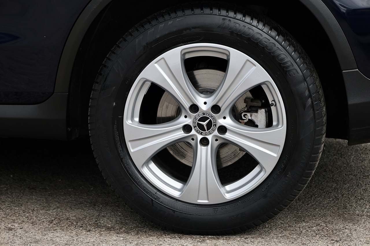 Mercedes-Benz GLC 250d Sport 1 Owner + 4Matic + Premium Plus Pack + Driving Assistance Pack - Large 45