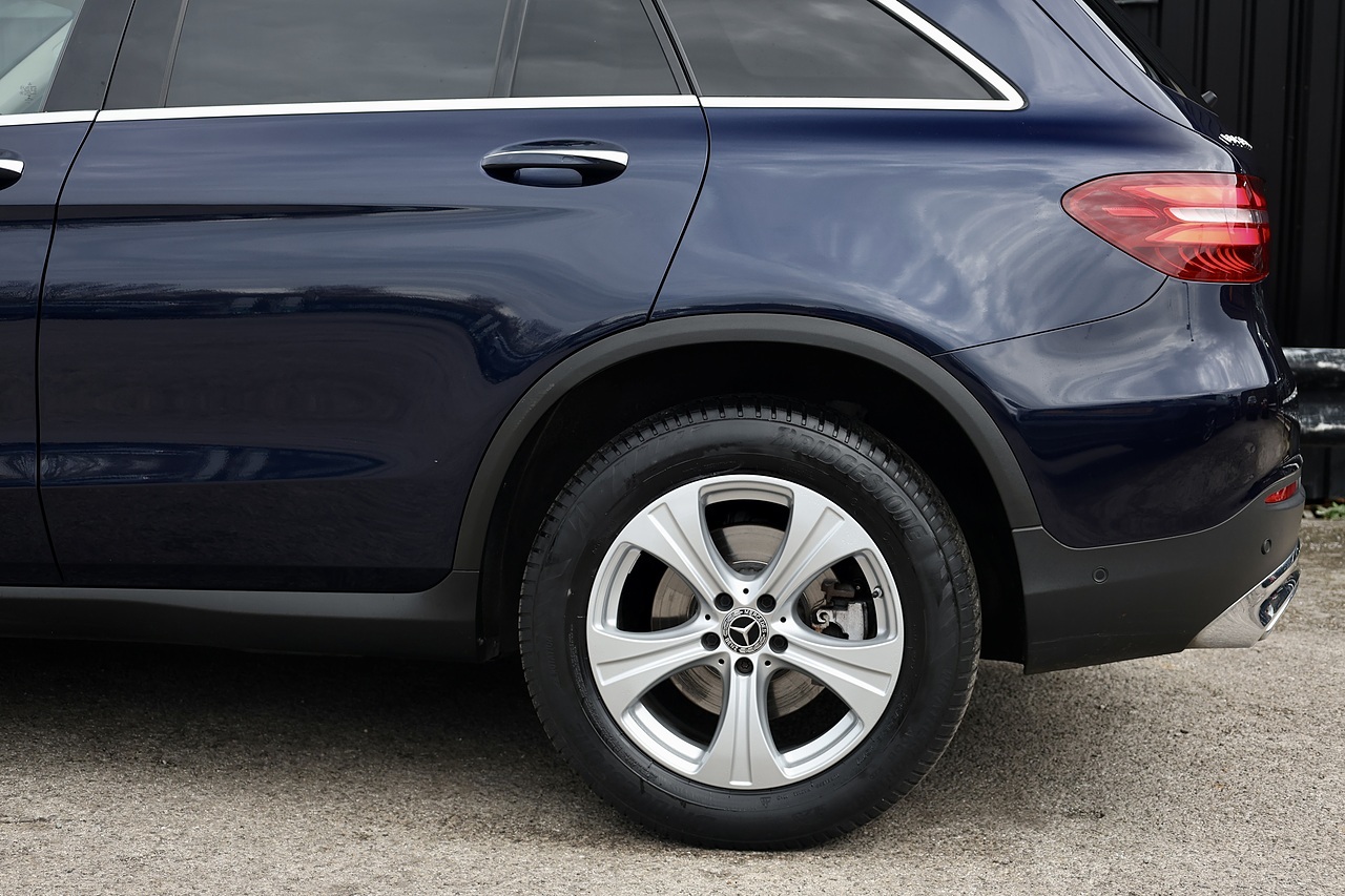 Mercedes-Benz GLC 250d Sport 1 Owner + 4Matic + Premium Plus Pack + Driving Assistance Pack - Large 40
