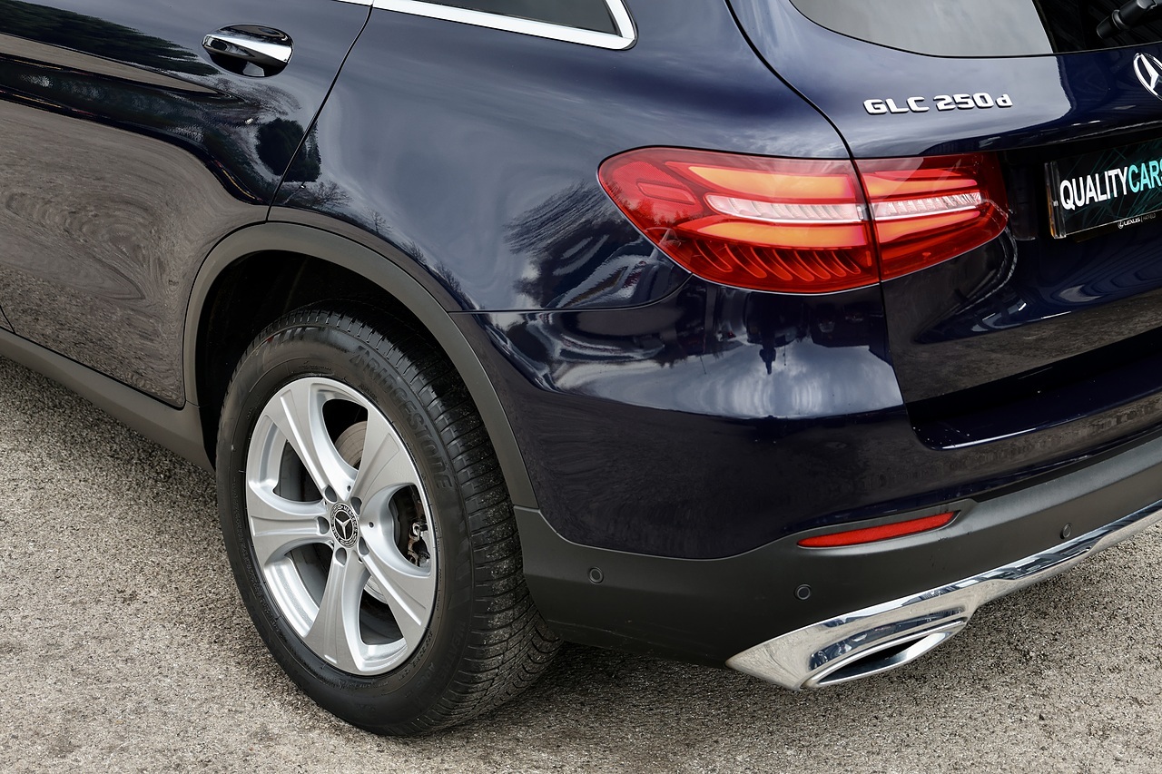 Mercedes-Benz GLC 250d Sport 1 Owner + 4Matic + Premium Plus Pack + Driving Assistance Pack - Large 41