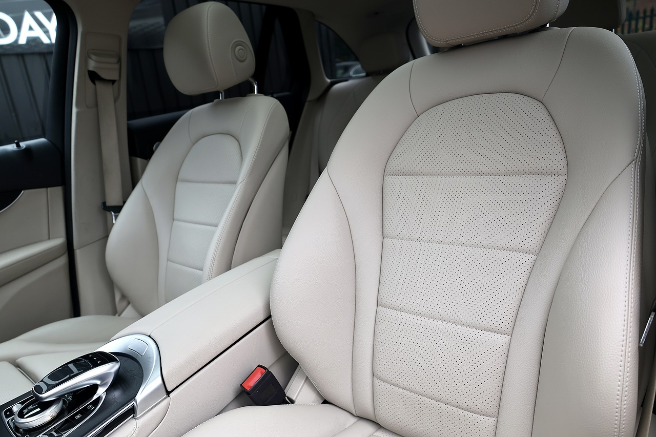 Mercedes-Benz GLC 250d Sport 1 Owner + 4Matic + Premium Plus Pack + Driving Assistance Pack - Large 21