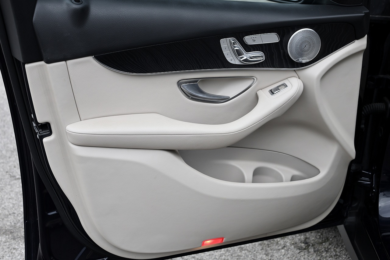 Mercedes-Benz GLC 250d Sport 1 Owner + 4Matic + Premium Plus Pack + Driving Assistance Pack - Large 22