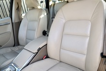 Volvo XC70 D5 SE AWD 2 Former Keepers + Full Main Dealer History - Thumb 6