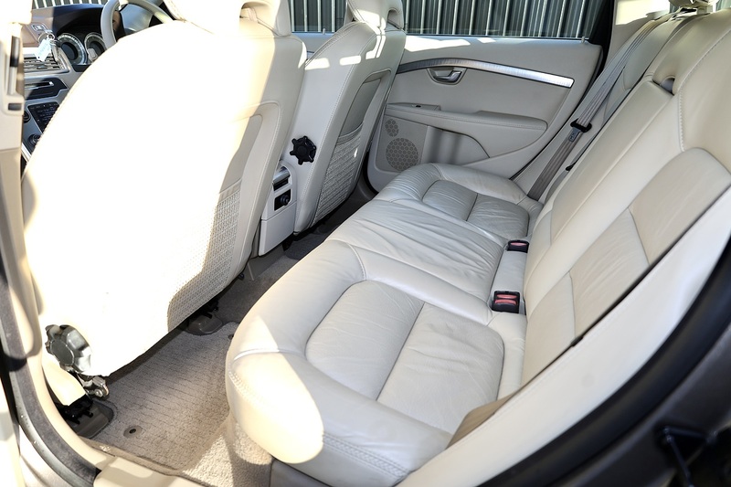 Volvo XC70 D5 SE AWD 2 Former Keepers + Full Main Dealer History Image 7