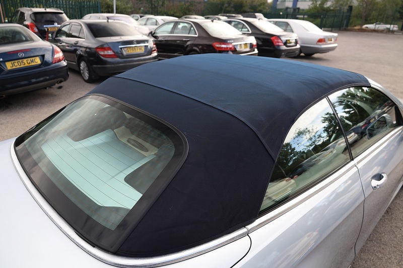 Mercedes-Benz E250 CDI AMG Sport Convertible Rare Spec + Blue Roof + Air Scarf + Heated Seats + Reverse Cam Image 14