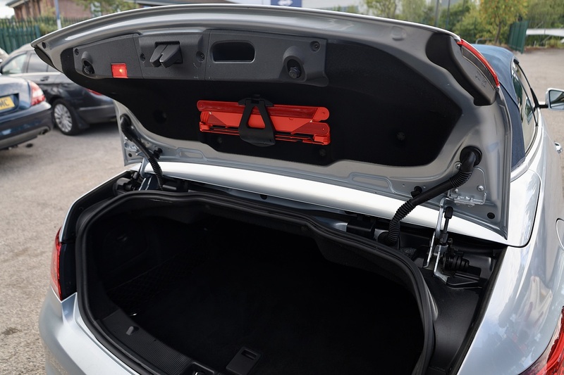 Mercedes-Benz E250 CDI AMG Sport Convertible Rare Spec + Blue Roof + Air Scarf + Heated Seats + Reverse Cam Image 18