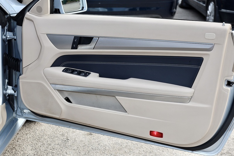 Mercedes-Benz E250 CDI AMG Sport Convertible Rare Spec + Blue Roof + Air Scarf + Heated Seats + Reverse Cam Image 13