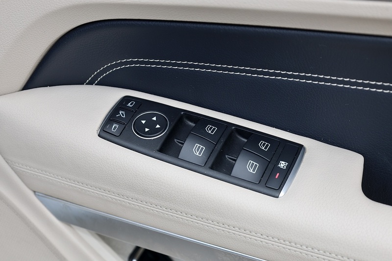 Mercedes-Benz E250 CDI AMG Sport Convertible Rare Spec + Blue Roof + Air Scarf + Heated Seats + Reverse Cam Image 22