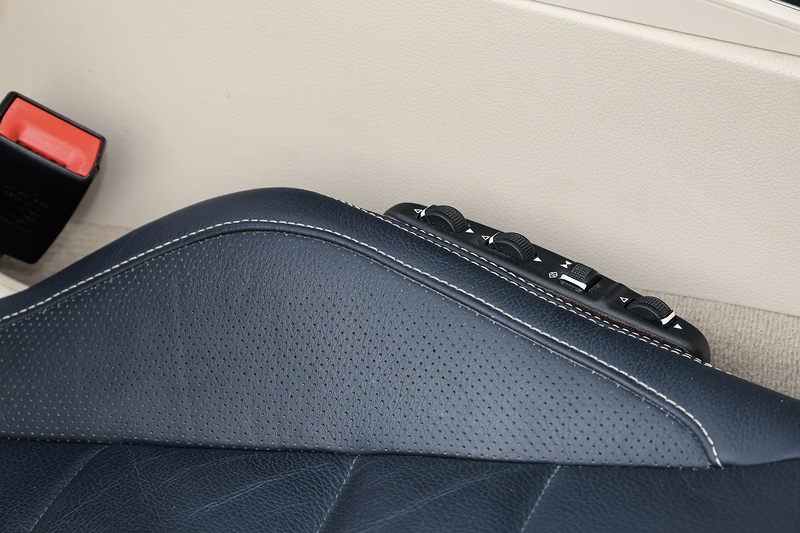 Mercedes-Benz E250 CDI AMG Sport Convertible Rare Spec + Blue Roof + Air Scarf + Heated Seats + Reverse Cam Image 24