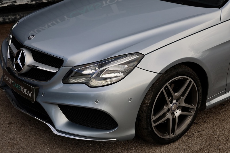 Mercedes-Benz E250 CDI AMG Sport Convertible Rare Spec + Blue Roof + Air Scarf + Heated Seats + Reverse Cam Image 27