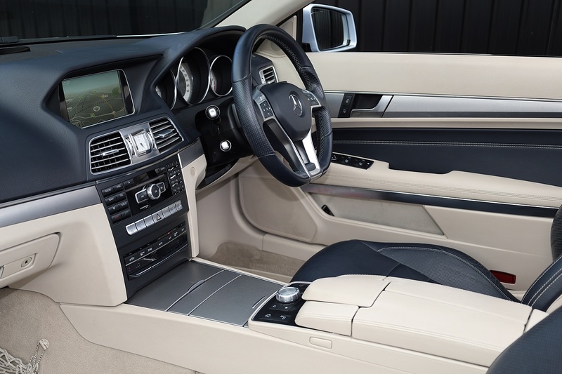 Mercedes-Benz E250 CDI AMG Sport Convertible Rare Spec + Blue Roof + Air Scarf + Heated Seats + Reverse Cam Image 10