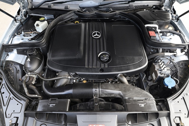 Mercedes-Benz E250 CDI AMG Sport Convertible Rare Spec + Blue Roof + Air Scarf + Heated Seats + Reverse Cam Image 31