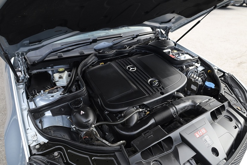 Mercedes-Benz E250 CDI AMG Sport Convertible Rare Spec + Blue Roof + Air Scarf + Heated Seats + Reverse Cam Image 32