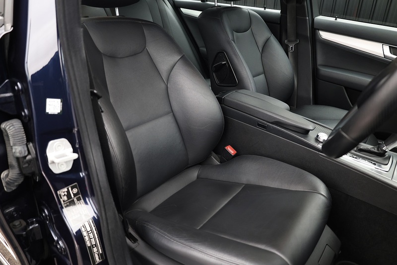 Mercedes-Benz C220 CDI AMG Sport Full Service History + 12 Services + Heated Seats + Sat Nav Image 6