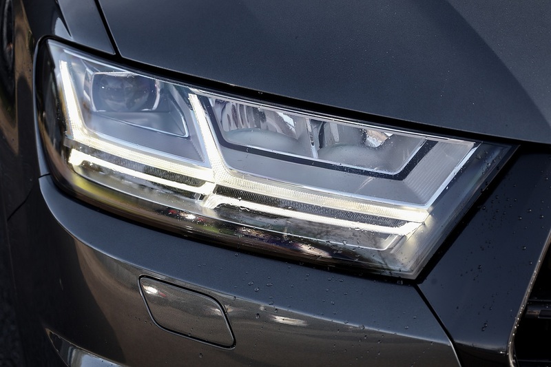 Audi SQ7 V8 TDI Panoramic Roof + Black Styling Pack + Technology Pack Image 16