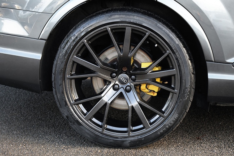 Audi SQ7 V8 TDI Panoramic Roof + Black Styling Pack + Technology Pack Image 32