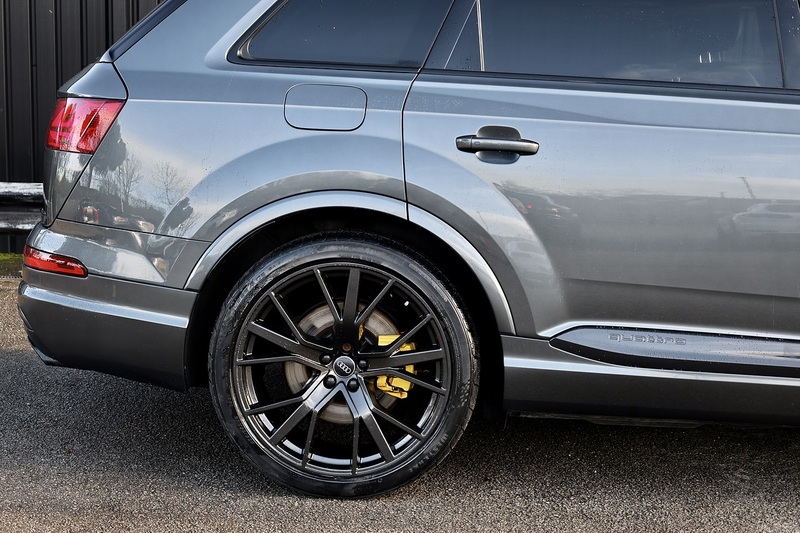 Audi SQ7 V8 TDI Panoramic Roof + Black Styling Pack + Technology Pack Image 19