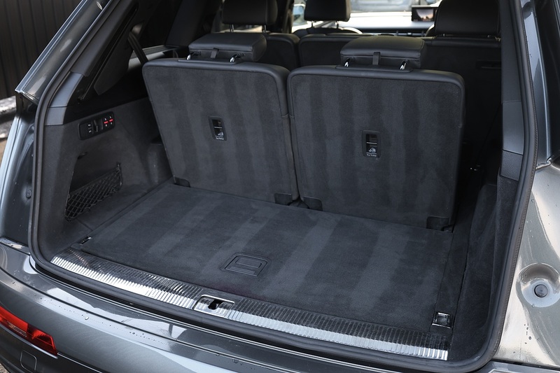 Audi SQ7 V8 TDI Panoramic Roof + Black Styling Pack + Technology Pack Image 9