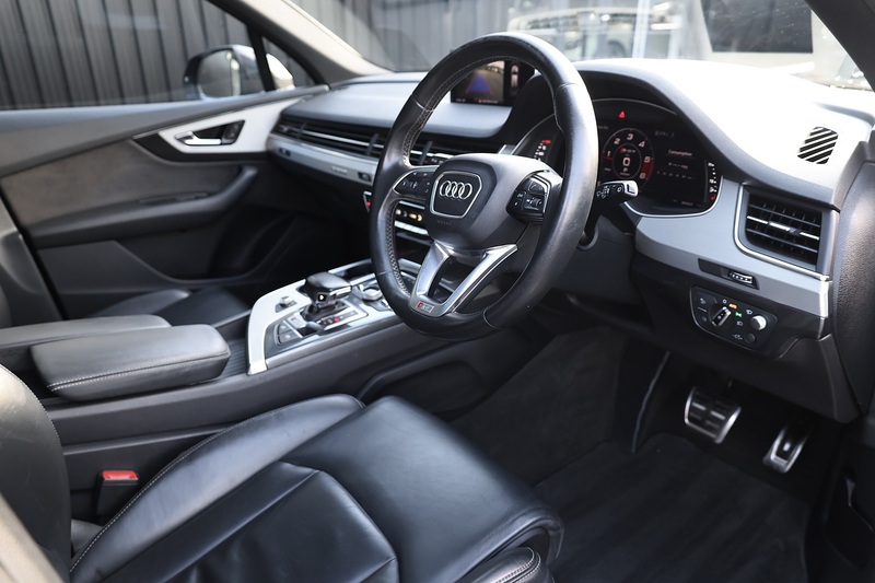 Audi SQ7 V8 TDI Panoramic Roof + Black Styling Pack + Technology Pack Image 6