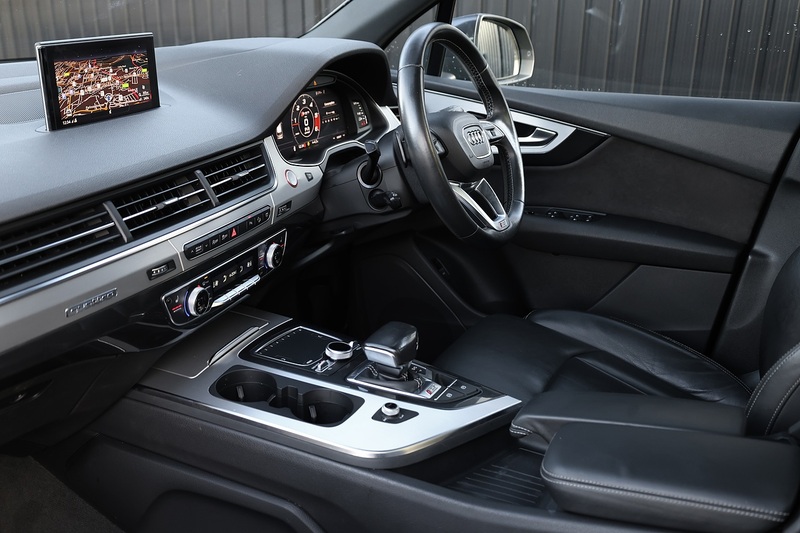 Audi SQ7 V8 TDI Panoramic Roof + Black Styling Pack + Technology Pack Image 10