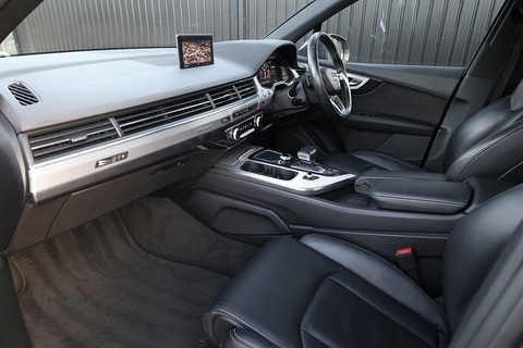 Panoramic Roof + Black Styling Pack + Technology Pack