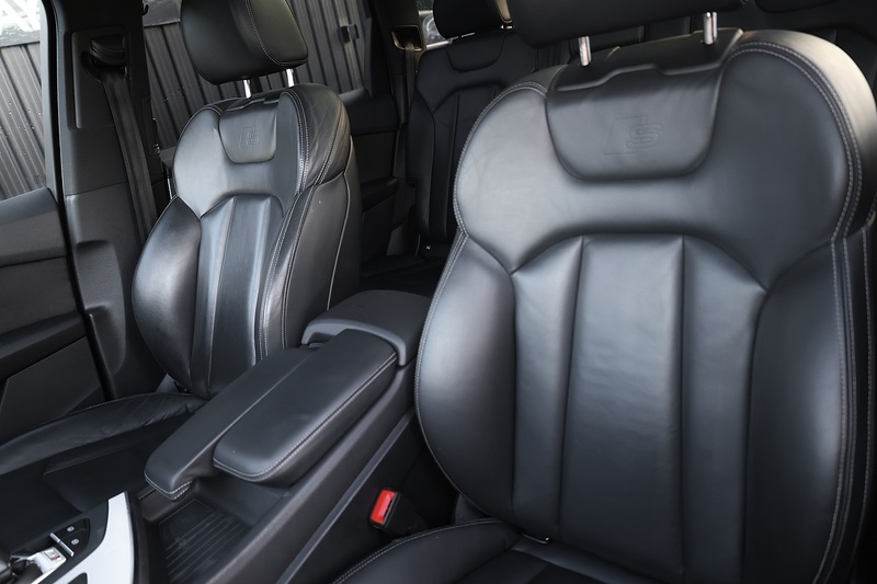 Audi SQ7 V8 TDI Panoramic Roof + Black Styling Pack + Technology Pack Image 14