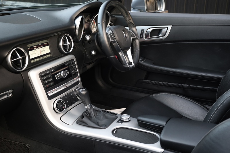 Mercedes-Benz SLK 200 3 Former Keepers + Heated Leather + Air Scarf Image 7