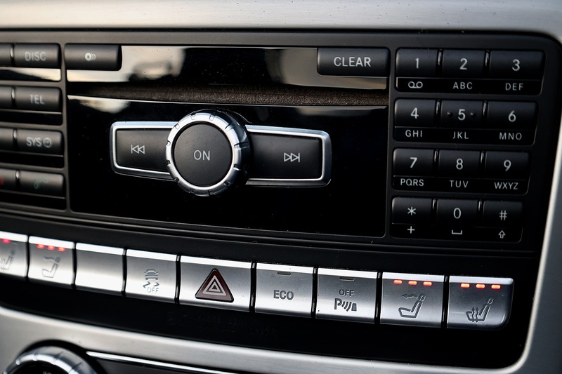 Mercedes-Benz SLK 200 3 Former Keepers + Heated Leather + Air Scarf Image 12