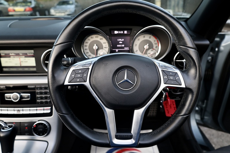 Mercedes-Benz SLK 200 3 Former Keepers + Heated Leather + Air Scarf Image 13