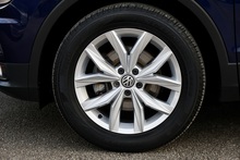 Volkswagen Tiguan TDI SE Nav 1 Former Keeper + Cambelt Change + Sat Nav - Thumb 30