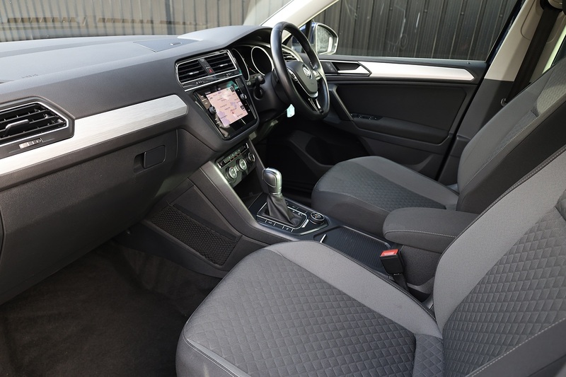 Volkswagen Tiguan TDI SE Nav 1 Former Keeper + Cambelt Change + Sat Nav Image 2