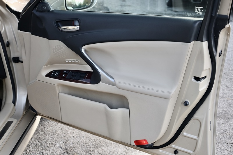 Lexus IS 250 SE-L 1 Former Keeper + 18 Lexus Main Dealer Services Image 20